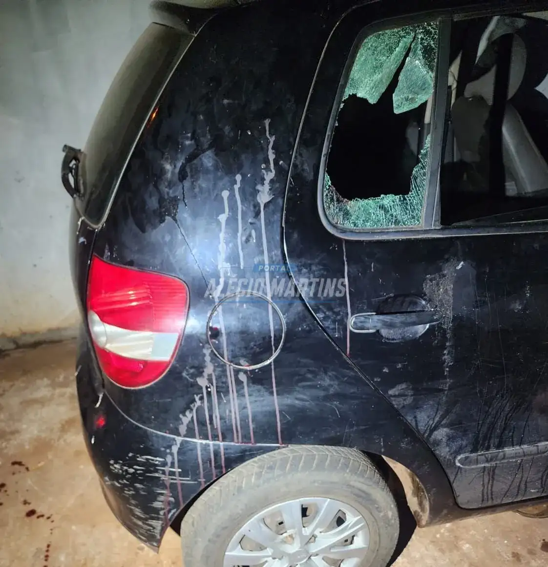 Homem se fere ao quebrar vidro do próprio carro durante surto de ciúmes da companheira, em Paiçandu