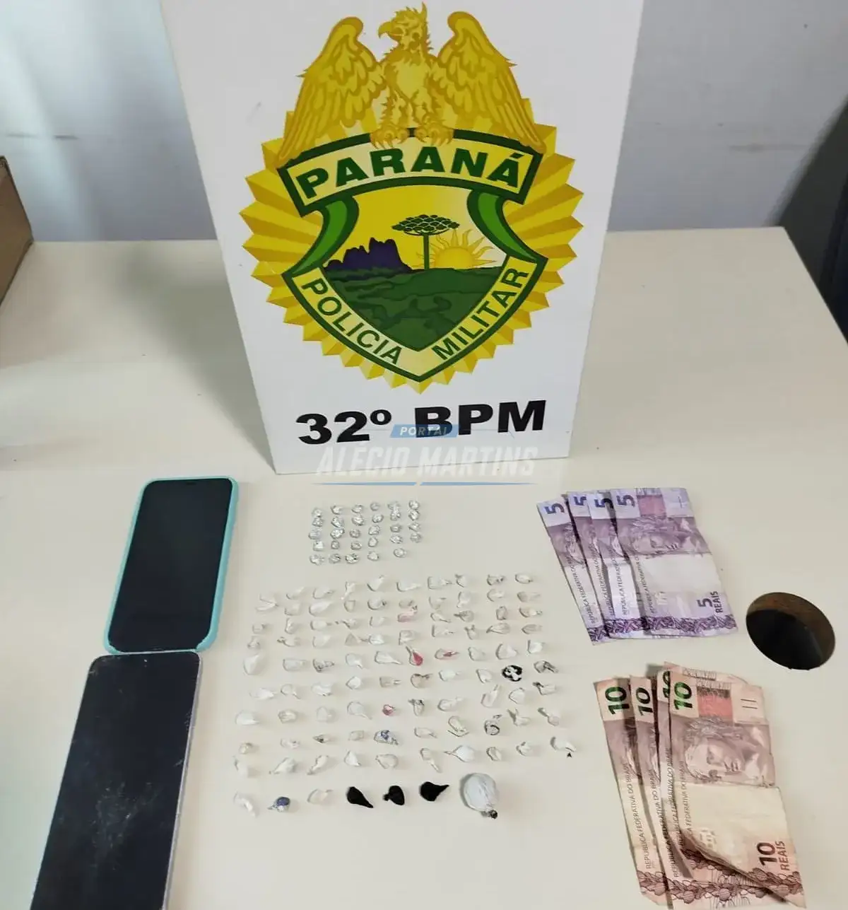 Dois menores são apreendidos com mais de 100 pedras de crack e maconha durante patrulhamento da PM em Paiçandu