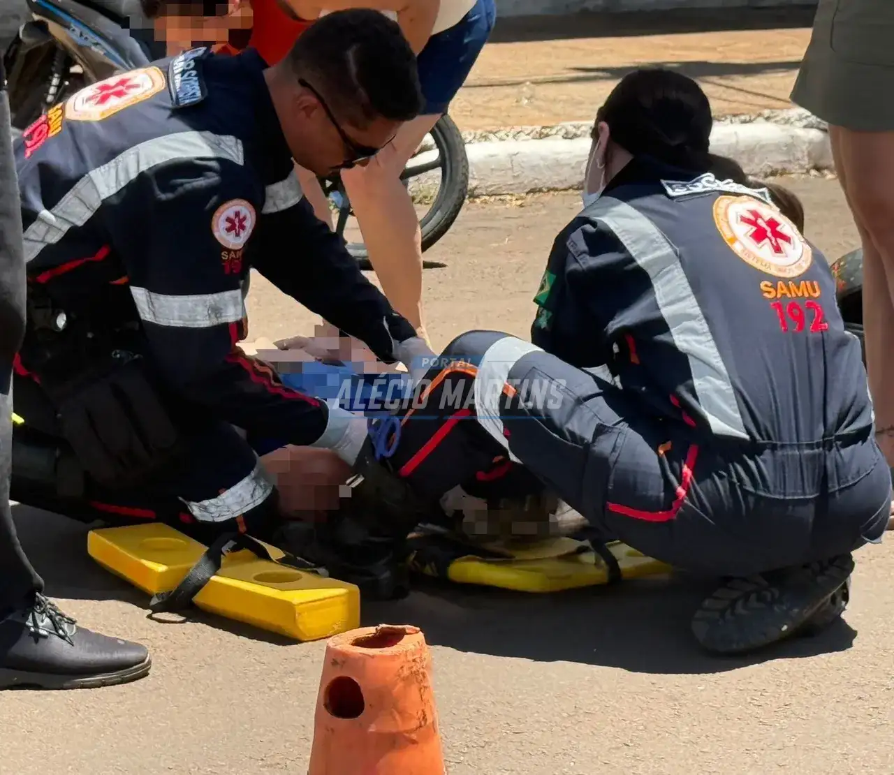 Colisão entre duas motocicletas deixa mulher ferida no centro de Paiçandu