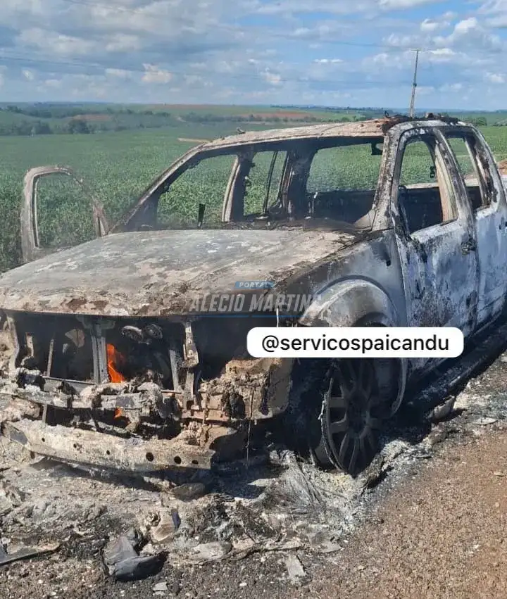 Caminhonete pega fogo na PR-323, ninguém se feriu