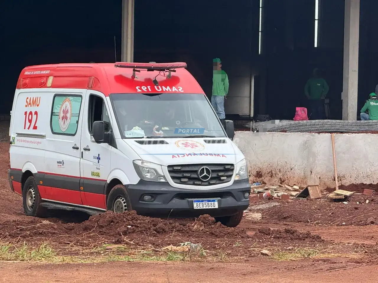 Trabalhador fica gravemente ferido e é entubado após acidente em obra na PR-323