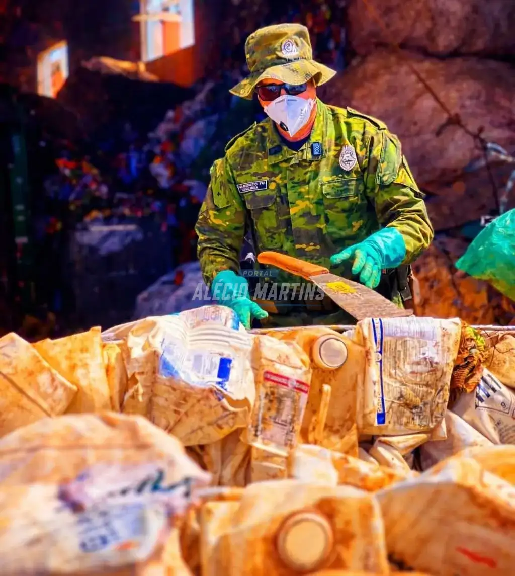 Fiscalização interdita barracão de reciclagem com mais de 10 mil galões de agrotóxicos em Paiçandu