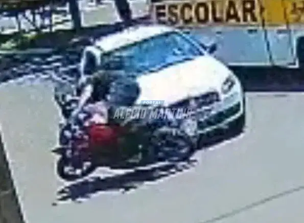 Motociclista fica ferido em acidente flagrado por câmera de segurança em Paiçandu