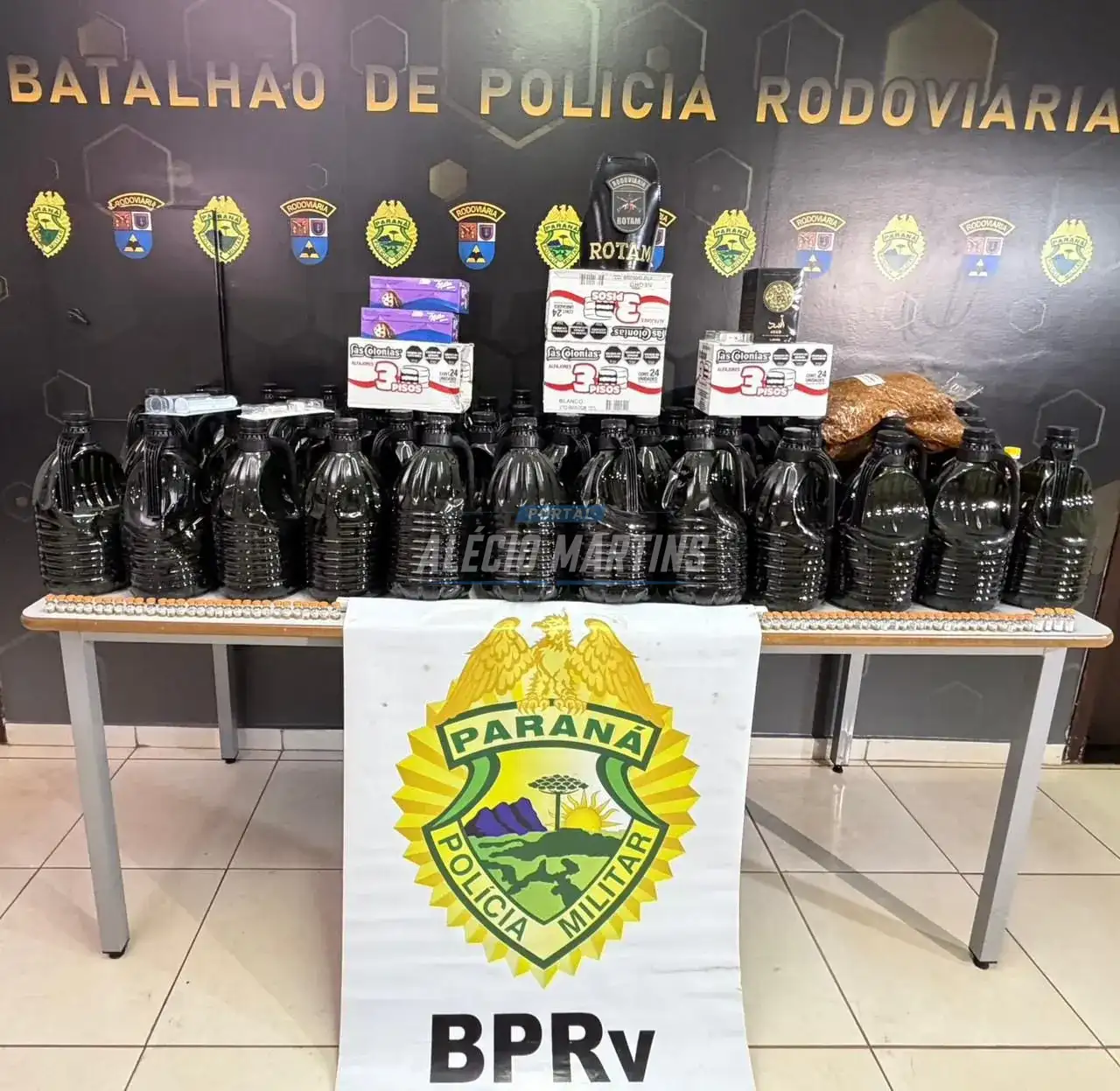 Polícia Rodoviária apreende medicamentos para emagrecimento e azeites contrabandeados na PR-317
