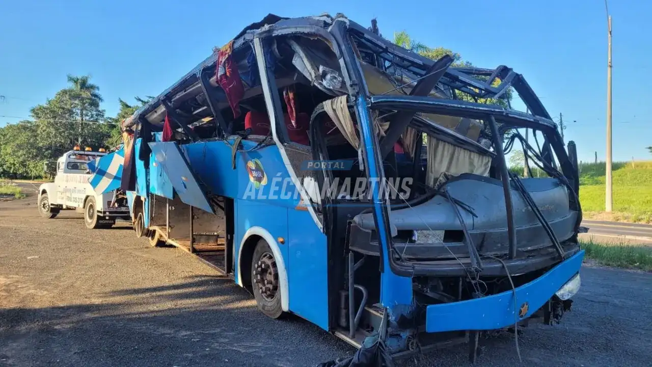 Tragédia - Ônibus com trabalhadores capota e deixa 6 mortos e mais de 30 feridos em rodovia da região