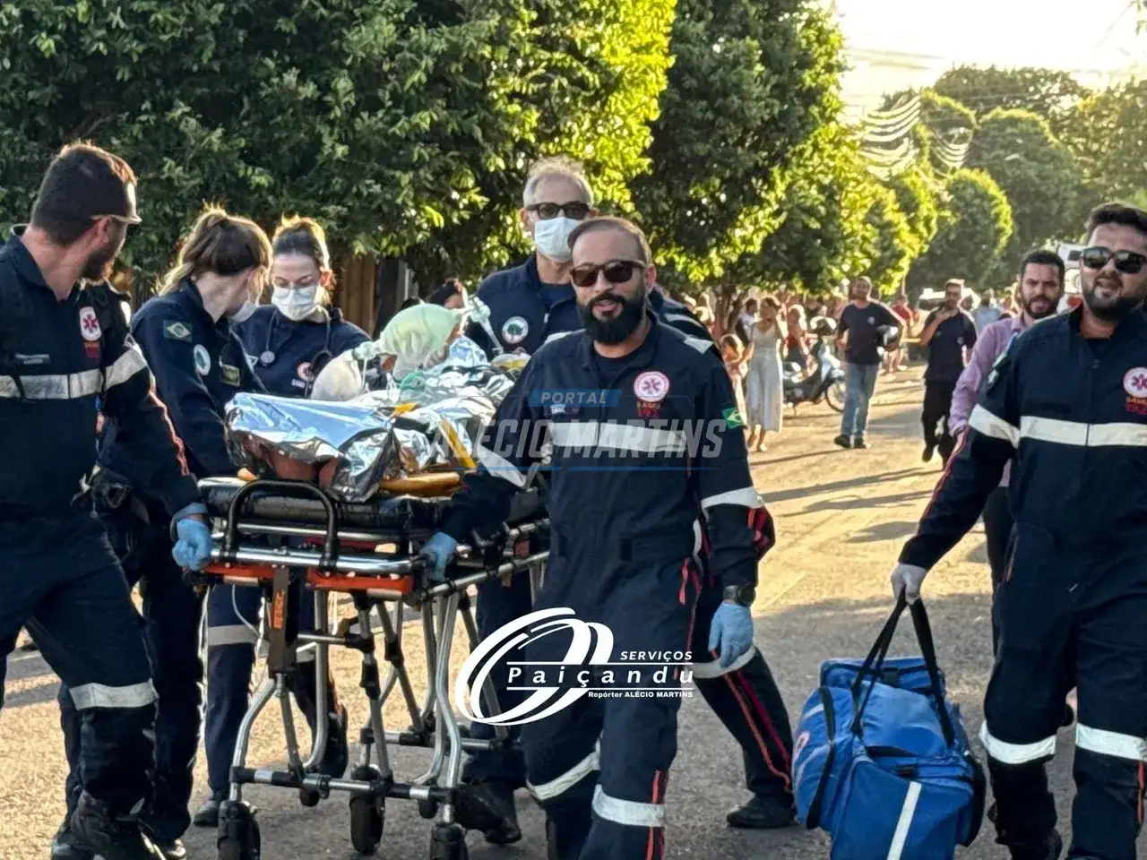 Ao passar por lombada motociclista perde o controle e colide violentamente em camionete estacionada em Paiçandu