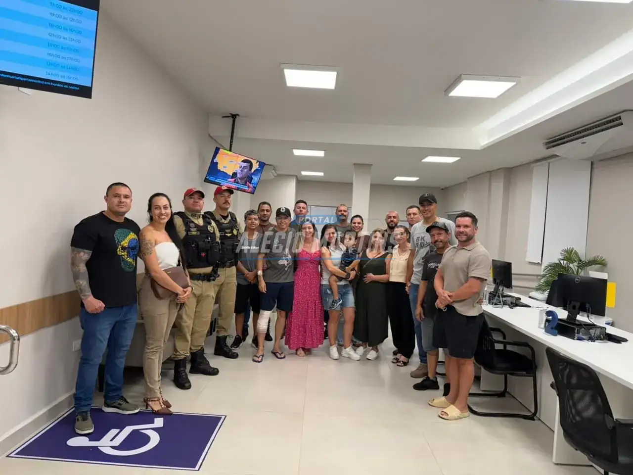 EMOÇÃO - Soldado Fábio recebe alta e deixa hospital após grave acidente na PR-323