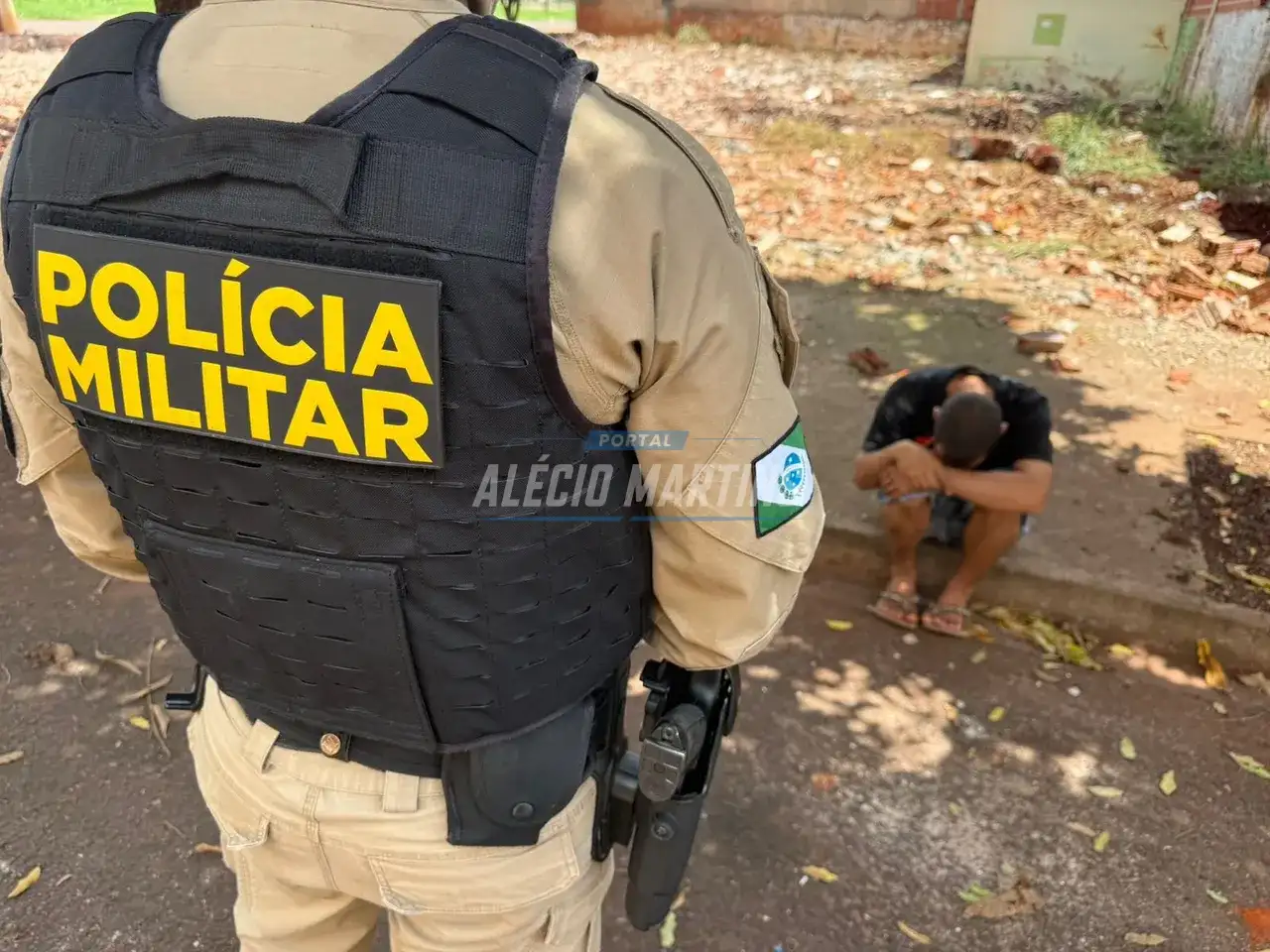 Jovem é detido após furtar fios; sacola com material desaparece durante a ocorrência
