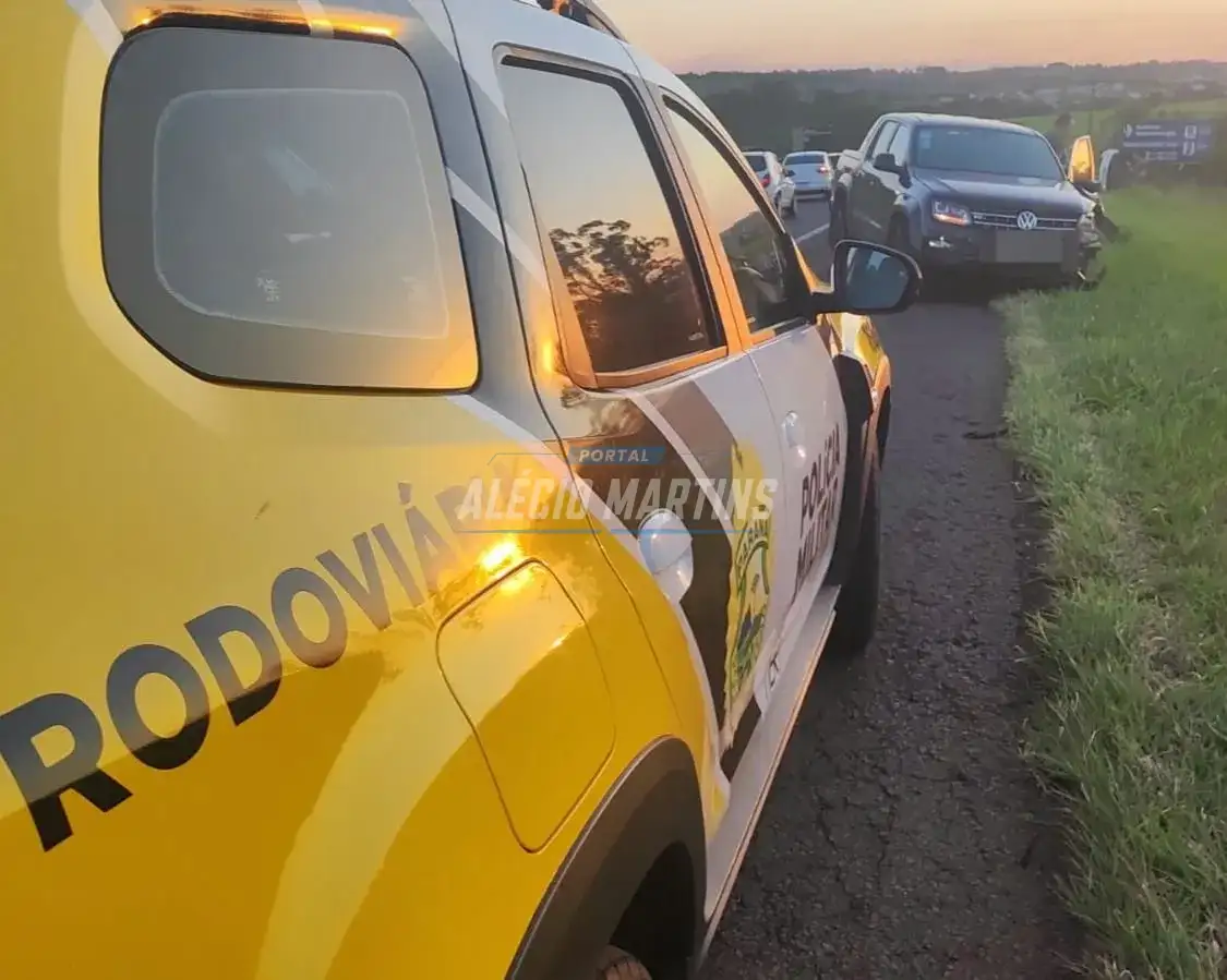 Motorista fica ferida ao invadir pista contrária e provocar acidente na PR-323