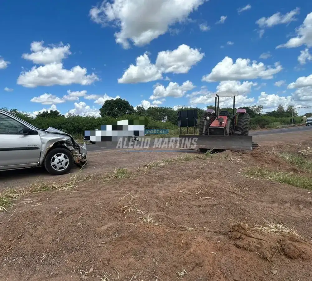 Trator provoca colisão frontal na PR-323, condutor do maquinário é preso por embriaguez