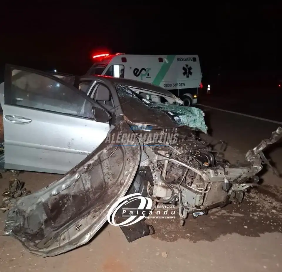 Colisão frontal entre carro e carreta tira a vida de motorista de 53 anos na PR-323