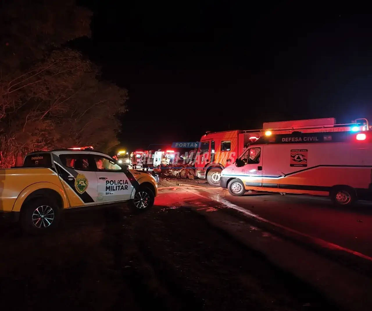 Motorista morre após colisão traseira de carro contra ônibus na PR-323