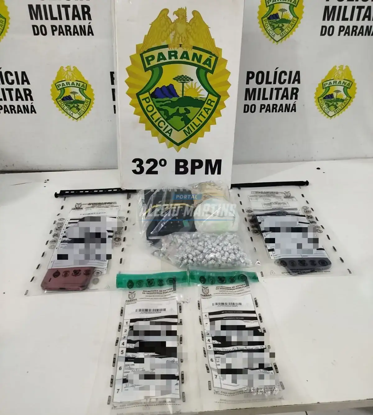 Mulher é presa com grande quantidade de pedras de crack e pinos de cocaína em abordagem policial em Paiçandu