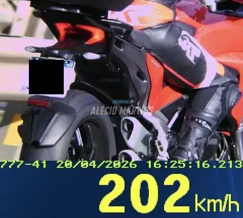 Motociclista é flagrado a mais de 200 km/h durante operação da PRF em rodovia no Paraná