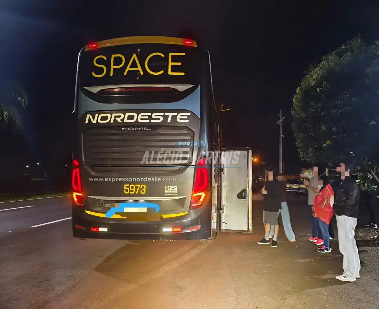Piratas do asfalto assaltam ônibus na PR-317 e fazem passageiros reféns em Floresta