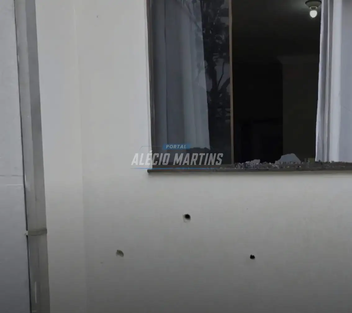 Casal e criança escapam por pouco após casa ser alvo de tiros em Maringá; motivação pode estar ligada a ação trabalhista
