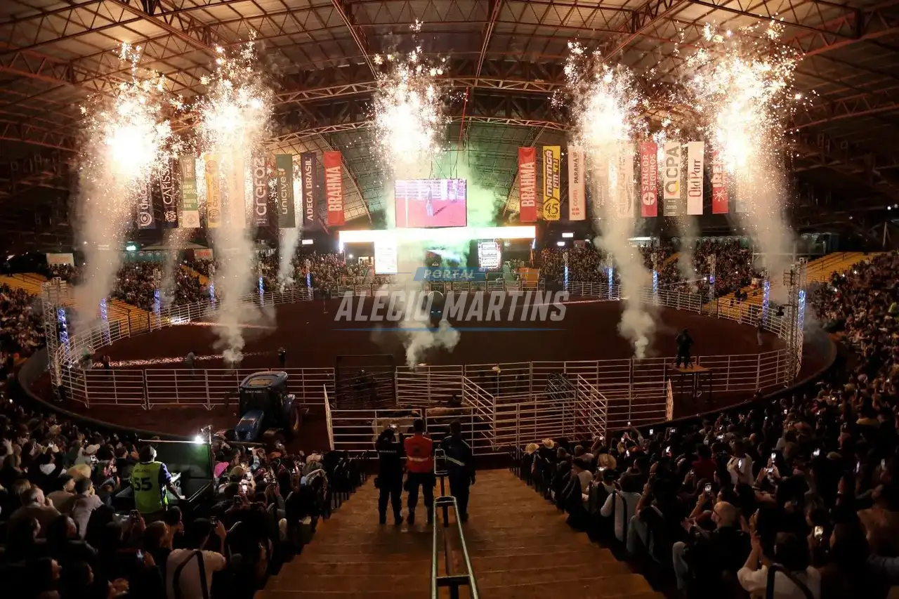 Rodeio da Expoingá 2026 abre com arena lotada, tradição e espetáculo de alto nível em Maringá