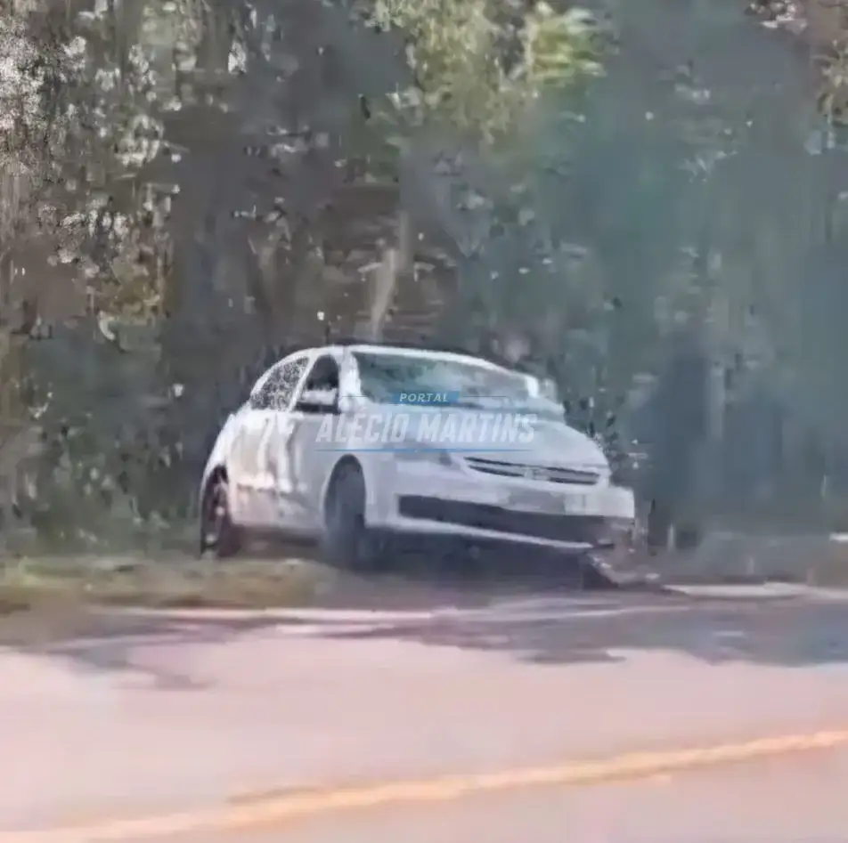 Carro se envolve em duas colisões na PR-323 e idoso fica ferido